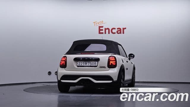 Mini Cooper S Convertible 2022 — ფოტო 4/20