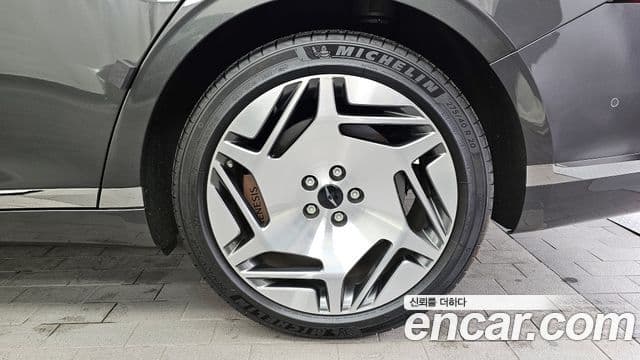 Genesis G90 2024 — Photo 27/33