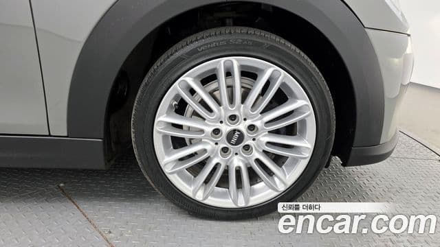 Mini Cooper 2021 — ფოტო 4/20