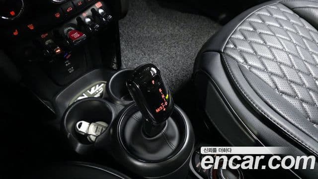 Mini Cooper 2021 — ფოტო 7/20