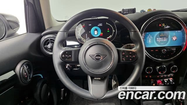 Mini Cooper 2021 — ფოტო 13/20