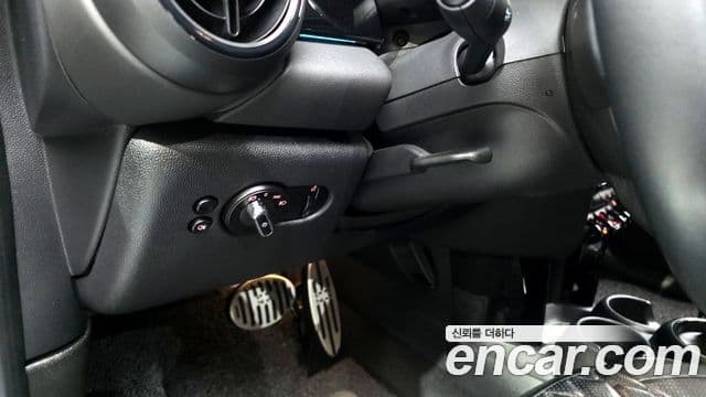 Mini Cooper 2021 — ფოტო 17/20