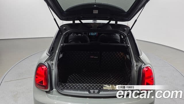 Mini Cooper 2021 — ფოტო 20/20