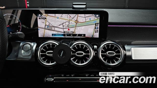 Mercedes-Benz GLB-Class 2021 — Фото 14/20