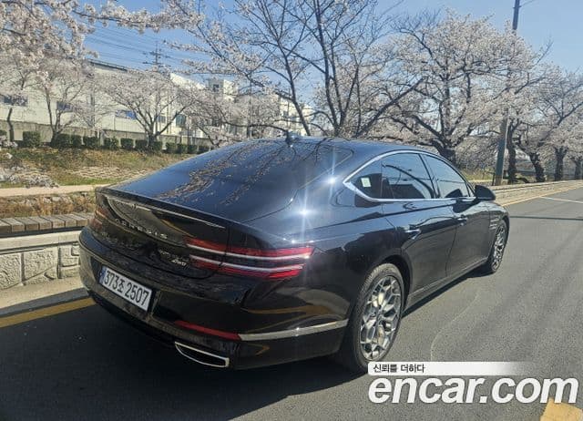Genesis Electrified G80 2022 — ფოტო 2/16