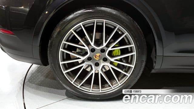 Porsche Cayenne 2022 — Photo 12/32