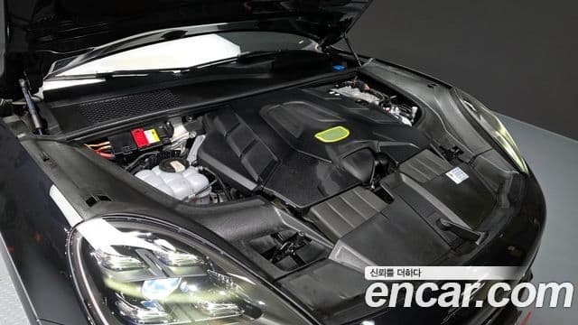Porsche Cayenne 2022 — Photo 8/32