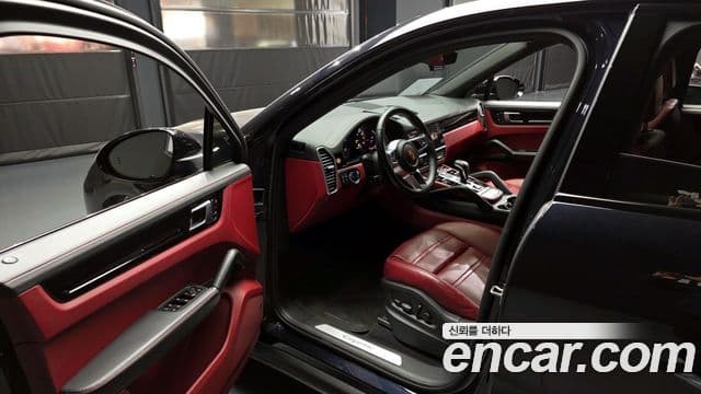Porsche Cayenne 2022 — Photo 26/32