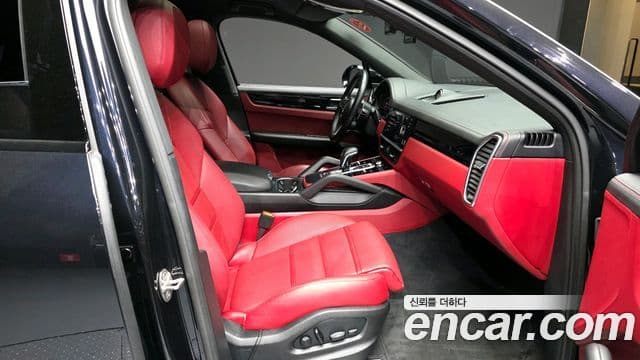 Porsche Cayenne 2022 — Photo 18/32