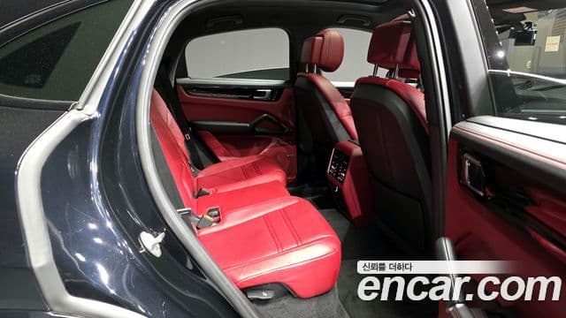 Porsche Cayenne 2022 — Photo 30/32
