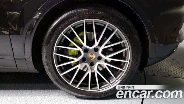 Porsche Cayenne 2022 — Photo 6/32