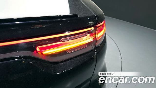 Porsche Cayenne 2022 — Photo 25/32