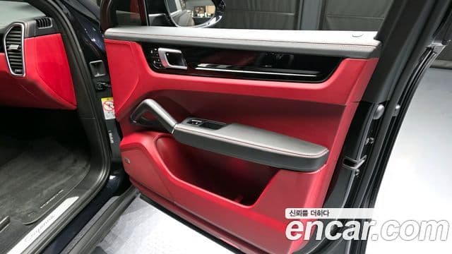 Porsche Cayenne 2022 — Photo 15/32