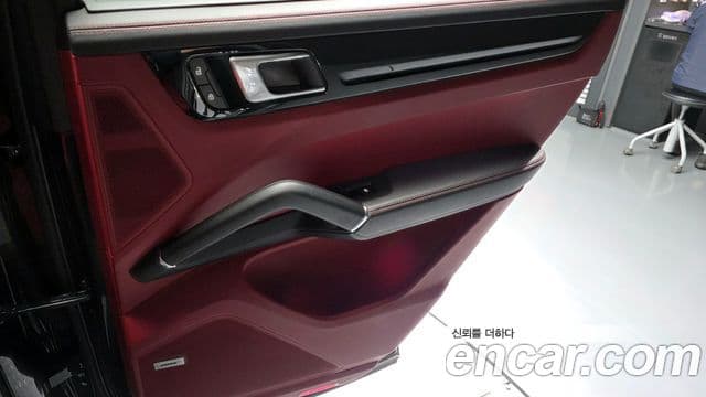 Porsche Cayenne 2022 — Photo 9/32