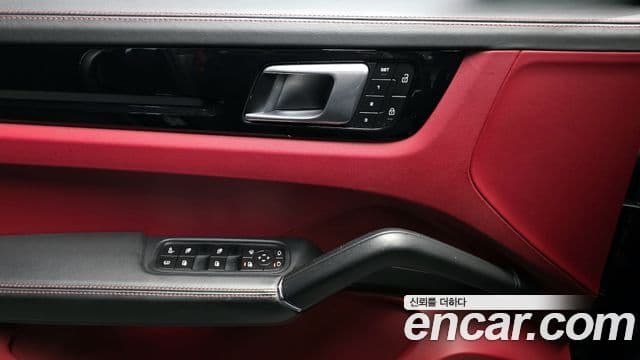 Porsche Cayenne 2022 — Photo 32/32