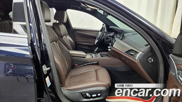 BMW 5 Series 2019 — ფოტო 11/20
