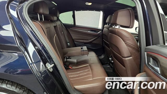 BMW 5 Series 2019 — ფოტო 12/20