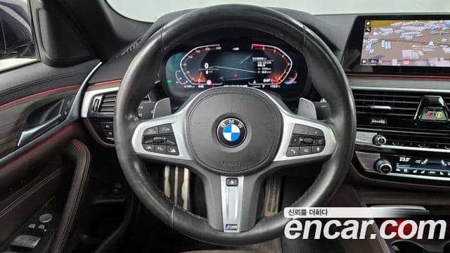 BMW 5 Series 2019 — ფოტო 13/20