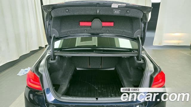 BMW 5 Series 2019 — ფოტო 20/20