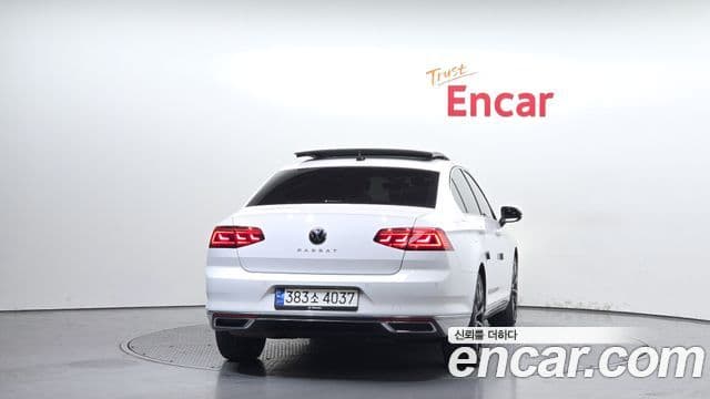 Volkswagen Passat GT 2021 — ფოტო 4/20
