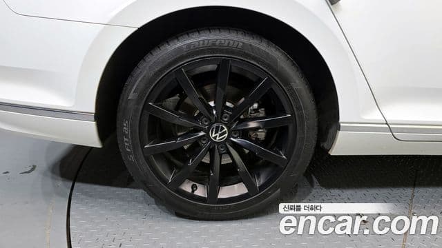 Volkswagen Passat GT 2021 — ფოტო 5/20