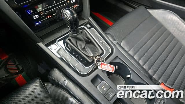 Volkswagen Passat GT 2021 — ფოტო 9/20