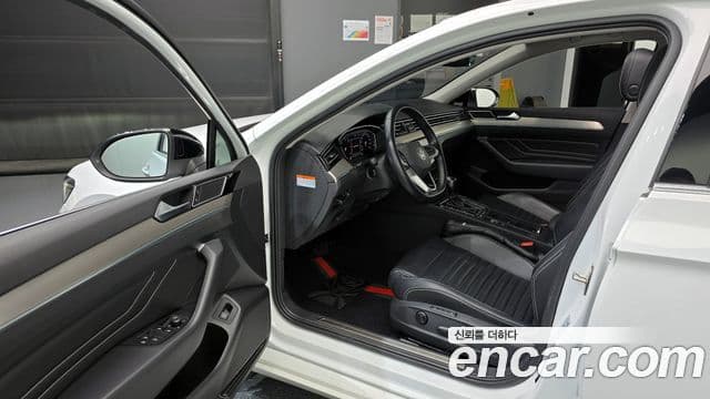 Volkswagen Passat GT 2021 — ფოტო 10/20