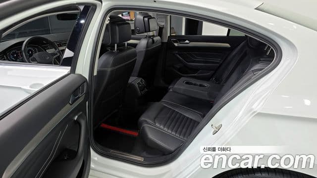Volkswagen Passat GT 2021 — ფოტო 11/20