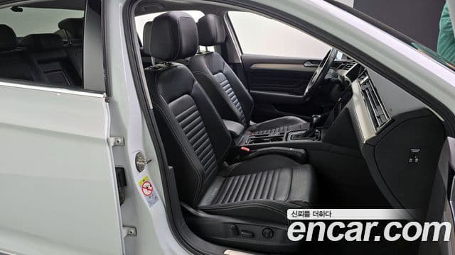 Volkswagen Passat GT 2021 — ფოტო 12/20