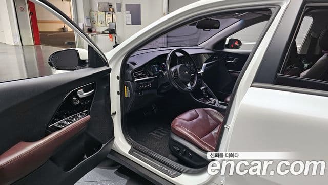 Kia Niro 2019 — ფოტო 10/20