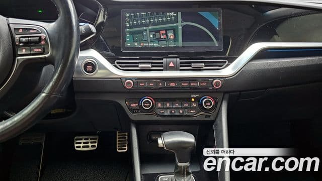 Kia Niro 2019 — ფოტო 19/20