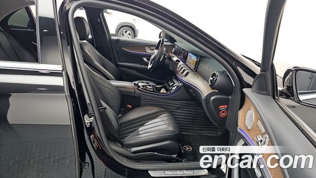 Mercedes-Benz E-Class 2018 — ფოტო 11/20