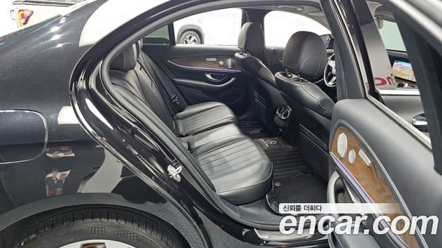Mercedes-Benz E-Class 2018 — ფოტო 12/20
