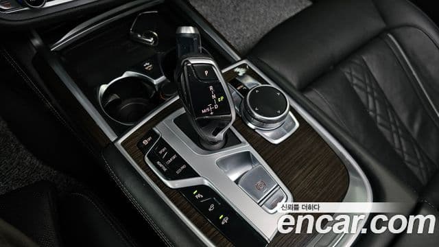BMW 7 Series 2019 — ფოტო 15/20
