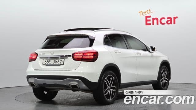 Mercedes-Benz GLA-Class 2019 — Şəkil 2/20