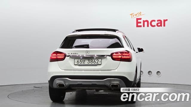 Mercedes-Benz GLA-Class 2019 — Şəkil 4/20