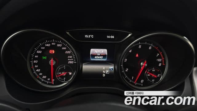 Mercedes-Benz GLA-Class 2019 — Şəkil 8/20