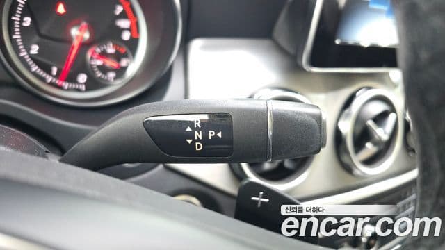 Mercedes-Benz GLA-Class 2019 — Şəkil 9/20