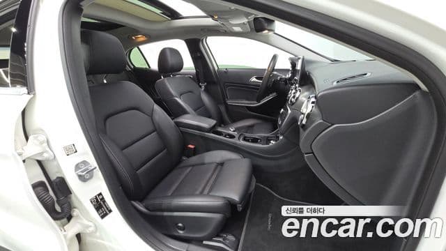 Mercedes-Benz GLA-Class 2019 — Şəkil 11/20