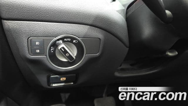 Mercedes-Benz GLA-Class 2019 — Şəkil 19/20