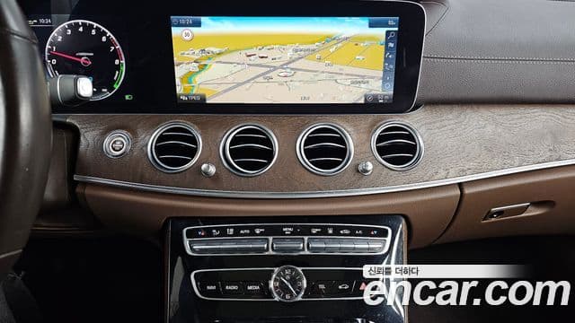 Mercedes-Benz E-Class 2019 — Şəkil 13/20