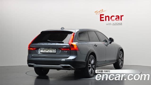 Volvo V90 Cross Country 2019 — Фото 2/20