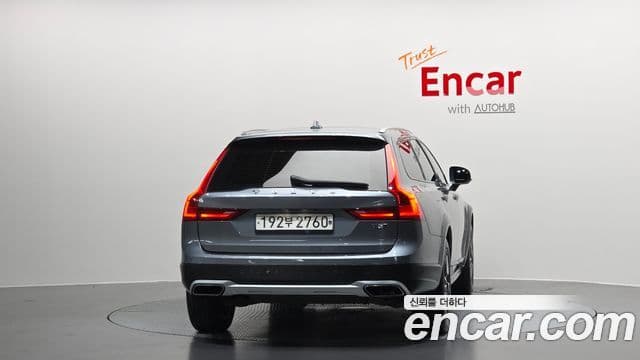 Volvo V90 Cross Country 2019 — Фото 4/20