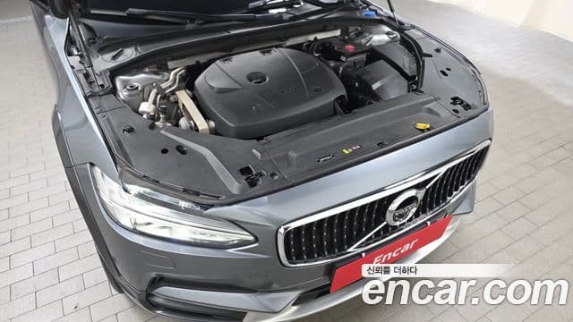 Volvo V90 Cross Country 2019 — Фото 6/20