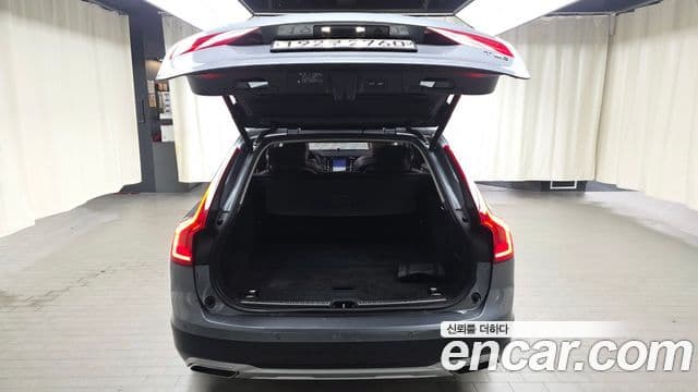 Volvo V90 Cross Country 2019 — Фото 20/20