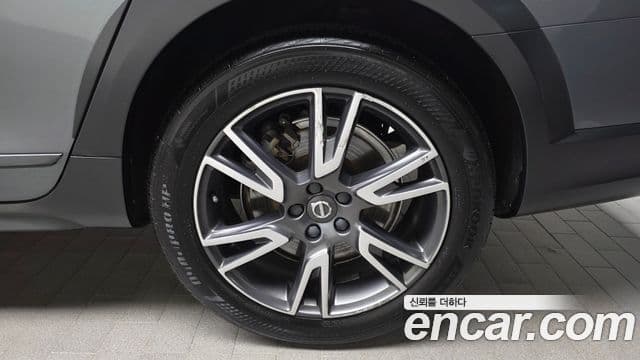 Volvo V90 Cross Country 2019 — Şəkil 29/37