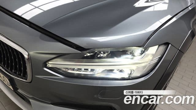 Volvo V90 Cross Country 2019 — Şəkil 21/37