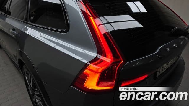Volvo V90 Cross Country 2019 — Şəkil 23/37
