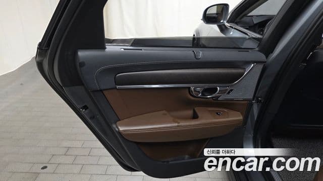 Volvo V90 Cross Country 2019 — Şəkil 16/37