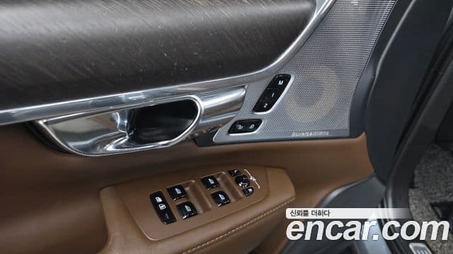 Volvo V90 Cross Country 2019 — Şəkil 19/37